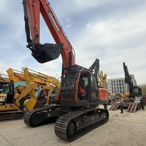 Escavatore DOOSAN 225 Usato da 22 Tonnellate, 90% Nuovo, Originale Coreano con Certificazioni EPA e CE, per Scavi Agricoli, Modello DOOSAN DX225LC - Product Image 1