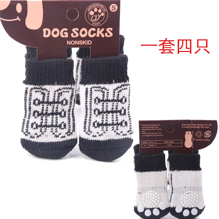Lacets noirs et blancs