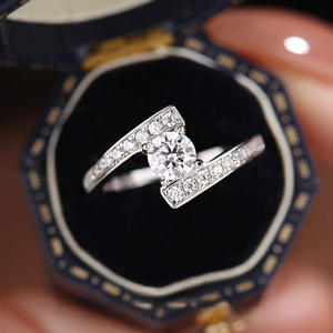 Preço por atacado Moissanite Anéis De Casamento para As Mulheres VVS D Cor 1 Carat Torção Forma S925 Anéis Promessa De Prata - Product Image 1