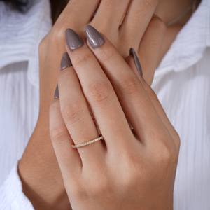 Anillo Minimalista con Banda de Diamantes para Mujer |   Anillo Apilable Delgado y Elegante de Oro, Joyería Fina y Delicada para Uso Diario - Product Image 2