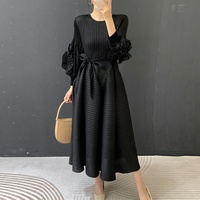 Robe plissée Miyake de luxe grande taille, élégante, unie, à col rond, manches à volants 3D, taille nouée, coupe amincissante