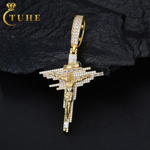 Colgante de Cruz de Jesús Crucificado de Alta Calidad en Plata de Ley 925 con Moissanita Talla Baguette Estilo Iced Out - Product Image 1