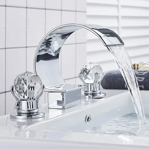 De luxe Cascade Double Cristal Poignée Or <span class=keywords><strong>Baignoire</strong></span> robinet pont monté trois trou 3 pièce large <span class=keywords><strong>angle</strong></span> De Bain <span class=keywords><strong>baignoire</strong></span> Robinets ensemble - Product Image 5