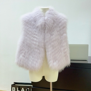 Gilet Corto da Donna in Vera Pelliccia di Volpe con Fodera e Design Rinforzato a Motivo Auto - Product Image 6