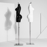 Mannequin demi-corps féminin grande taille, style européen-américain, avec fesses volumineuses, pour vitrine de magasin de vêtements, accessoire de présentation en plastique pour l'exportation