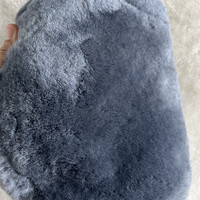 Housse de selle de vélo en vraie laine à faible MOQ, coussin de siège universel en peau de mouton cadrée chaude, housse de vélo en fourrure animale
