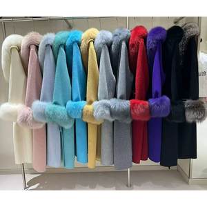 Abrigo Largo de Invierno para Mujer en Cachemira y Lana con Cuello de Piel de Zorro Real, Cálido y Moderno - Product Image 2