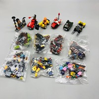 Vente en gros à prix réduit : Capsules surprises rondes transparentes de 75 mm en forme d'œuf torsadé avec jouets blocs de construction de voiture