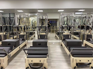 Pilates Cadillac reformer Combo Studio reformer với bàn tháp gỗ sồi hình thang - Product Image 4