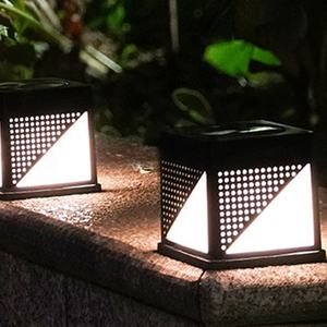 Lampes solaires pour poteaux de clôture, étanches, alimentées par énergie solaire, pour poteaux en bois/vinyle de 4x4 pouces - Product Image 2