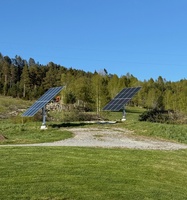 Outdoor-Solarpanel-Nachführungssystem 2-Achsen-Schwerlast-Bodenmontagehalterung mit Wetterbeständigem Linearantrieb