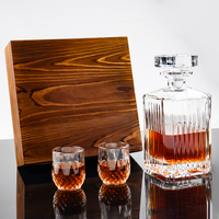 Ensemble de carafes à whisky en bois transparent de luxe soufflé à la main en gros, ensemble de 2 verres de 750 ml avec logo personnalisé