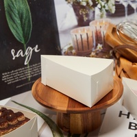 Boîtes en carton triangulaires blanches jetables de 6 pouces personnalisées par le fabricant, contenants en plastique transparent pour gâteaux en tranches, pour la restauration et la boulangerie