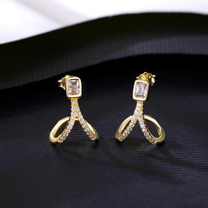 تصميم جديد مجوهرات راقية مطلية بالذهب عيار 18 قيراط فضة إسترليني ترصيع من الزركون أقراط مرصعة بالعظام المتعرجة للنساء - Product Image 1