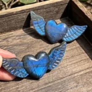 Venta al por Mayor de Corazones de Labradorita Natural con Alas de Ángel, Tallados a Mano, Adorno de Cristal para Decoración del Hogar - Product Image 1