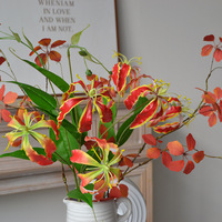 Whh Marke Künstliche Seidenblumen-Arrangement mit Zweistängeligen Gloriosa-Lilien (Flammenlilie) Modell Whh-214 für Hochzeitsfotografie