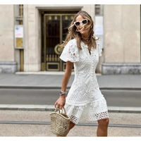 Robe en dentelle crochet blanche pour femme, manches courtes, coupe trapèze, longueur midi, idéale pour l'été et les vacances, marque privée