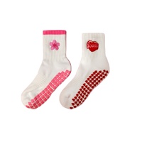 Op maat gemaakte verticale gestreepte fruitborduurwerk schattige geruite Sakura hart antislip pilates sokken