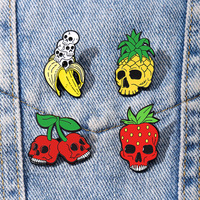 Nouvelle broche fruitée transfrontalière : fraise, ananas, dessin animé original, décoration de livre, accessoire vestimentaire en alliage de zinc