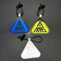 Pendentif réfléchissant triangulaire certifié CE EN 13356 pour selle de vélo, haute visibilité, avertissement de sécurité nocturne, avec logo personnalisé