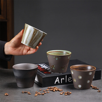 Tasse à café en grès rétro rustique dessinée à la main, gobelet à thé en céramique mat aux tons terreux, vaisselle décorative faite à la main
