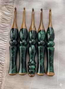 Crochets en résine et en bois durables, surface lisse, design ergonomique léger pour le tricot, le crochet et les projets d'artisanat - Product Image 4