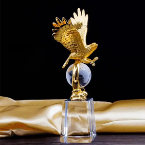 Nhà máy tùy chỉnh vàng kim loại <span class=keywords><strong>eagle</strong></span> với K9 pha lê cơ sở giải thưởng pha lê Trophy cho lưu niệm kinh doanh Quà tặng thủ công mỹ nghệ - Product Image 4