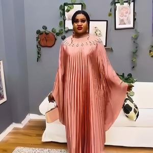 Abito da Sera Lungo di Alta Qualità in Tessuto Rayon Plissettato Sudafricano con Foulard e Strass - Product Image 4