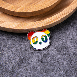 Nhà Sản Xuất Tùy Chỉnh Của Kim Loại Thủ Công Mỹ Nghệ Sáng Tạo Logo <span class=keywords><strong>Epoxy</strong></span> Nhựa Sơn Huy Hiệu Cá Nhân Phim Hoạt Hình Ngực Huy Hiệu Tùy Biến - Product Image 4