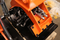 Compacteur routier vibrant Gaohong pour excavatrice, système entièrement hydraulique, moteur et boîte de vitesses pour excavatrice 3-35t