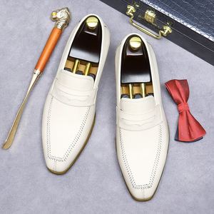 Chaussures habillées blanches de luxe pour hommes - Design imperméable haut de gamme - Idéales pour les mariages, les fêtes et le travail - Product Image 3