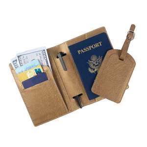 Juego de Clip para Pasaporte y Etiqueta de Identificación de Cuero PU con Logotipo Personalizado, Funda Protectora de Cuero PU con Diseño de Avión para Viajes - Product Image 4
