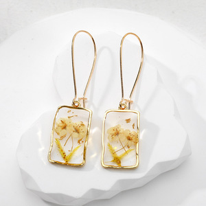 Pendientes de Resina Chapados en Oro con Flores Secas, Estilo Bohemio para Mujer, Pendientes Rectangulares, Regalo - Product Image 3