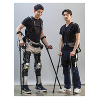 Exosquelette robotisé de rééducation, cadre de positionnement vertical, déambulateur, dispositif de rééducation à la marche, entraîneur de marche