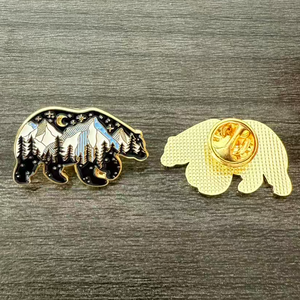 Groothandel Metal Cartoon Pins Schattige Noordpoolbeer Dierenpins Souvenir Bos Reispins voor Kleding Promotionele Cadeau Voorraad - Product Image 3
