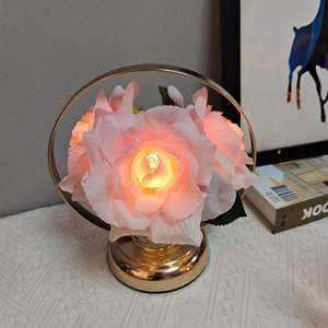 Lámpara LED portátil Champagne Pink Rose-Decoración elegante de mesa y regalo romántico | Recargable por USB - Product Image 3