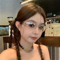 Lunettes de soleil œil-de-chat sans monture pour femmes, monture métallique double cœur évidé, verres dégradés UV400, style mode urbain, vente en gros