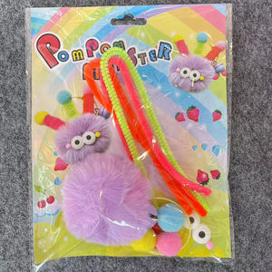 Venta al por mayor novedad DIY regalo innovador DIY artesanía juguete novedad llavero pompón monstruo - Product Image 1
