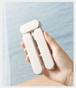 Cintre à vêtements domestique pliable et portable en ABS, imprimé avec logo personnalisé, sans trace, élargi et épaissi - Product Image 3