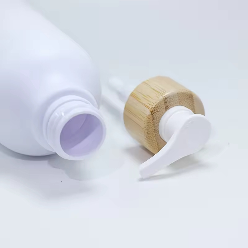 Flacon blanc + pompe noire