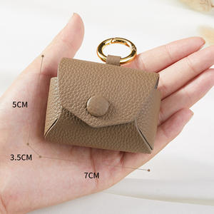 Housse de protection en cuir de vachette souple avec clip porte-clés pour Air Pods Pro 1ère génération (2019) / 2ème génération (<span class=keywords><strong>2022</strong></span>) / 3 Hommes Femmes - Product Image 6