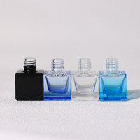 Diffuseur d'arôme en verre à roseau carré personnalisé de 8ml Bouteille diffuseur de désodorisant pour voiture avec bouchon en bois Clip pour évent
