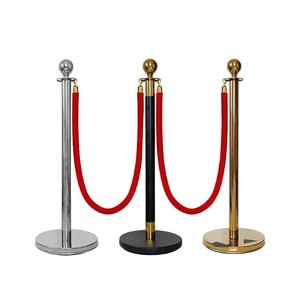 Poteaux <span class=keywords><strong>de</strong></span> délimitation en acier inoxydable avec cordes en velours rouge <span class=keywords><strong>pour</strong></span> le contrôle <span class=keywords><strong>de</strong></span> foule, barrière robuste facile à assembler <span class=keywords><strong>pour</strong></span> les cérémonies - Product Image 1