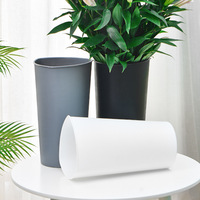 Seau à fleurs Triangle en plastique pour l'éveil Pot de fleurs fraîches et approvisionnement de jardinière pour la maison et le magasin