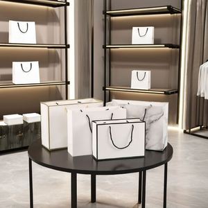 Bolsas de Compras de Papel Kraft Modernas y Personalizadas con Impresión Offset para Temas de Temporada - Product Image 5
