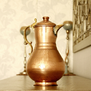 Carafe et pichet à eau en cuivre de style arabe vintage avec couvercle, carafe et bouilloires décoratives en cuivre martelé, service à thé traditionnel - Product Image 1