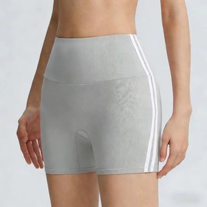 กางเกงโยคะขาสั้นสำหรับผู้หญิง ดีไซน์สบายๆ หลากสีสัน ใช้งานได้หลากหลาย กางเกงขาสั้นลำลอง เนื้อผ้านุ่ม ระบายอากาศได้ดี เอวสูง เหมาะสำหรับการเดินทาง กางเกงขาสั้นรุ่นพิเศษ - Product Image 3