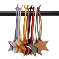 Porte-clés en cuir PU gaufré en forme d'étoile à cinq branches, 14 couleurs, pendentifs pour sac à dos, souvenirs de mariage, cadeaux pour femmes