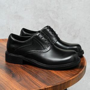 Zapatos Oxford de Cuero de Grano Completo de Alta Calidad con Tallados Intrincados - Formales de Negocios con Versatilidad Casual - Product Image 3