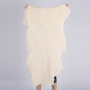 Pelle <span class=keywords><strong>di</strong></span> Agnello Ultra Morbida - Pelliccia Naturale Intera <span class=keywords><strong>di</strong></span> Pecora dal Tocco Setoso e Flessibile - Product Image 1